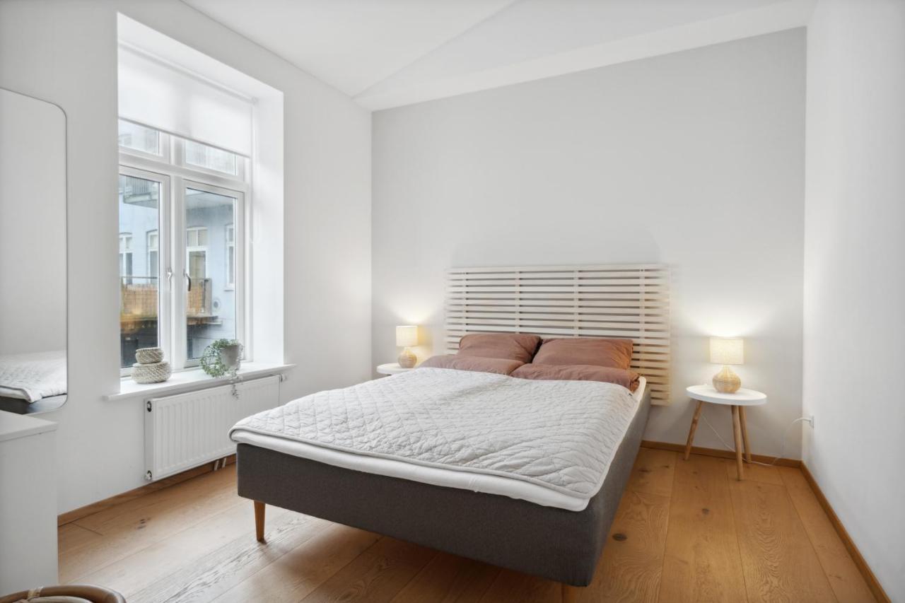 Central 3-Bedroom Apartment With Huge Terrace, Including Queen Size Beds อัลบอร์ ภายนอก รูปภาพ