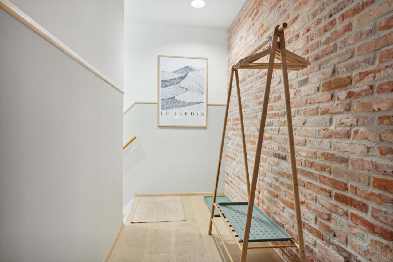 Central 3-Bedroom Apartment With Huge Terrace, Including Queen Size Beds อัลบอร์ ภายนอก รูปภาพ