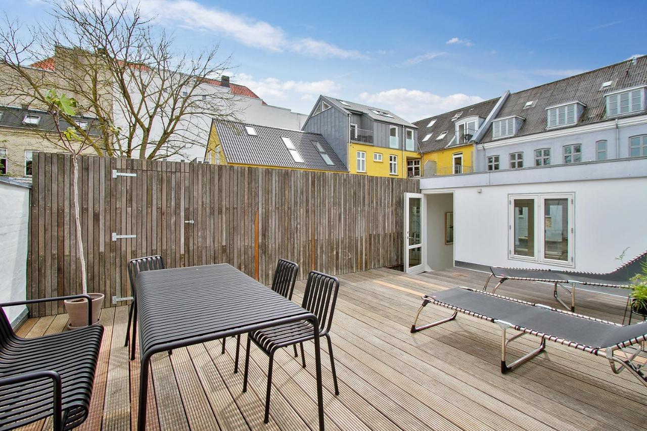 Central 3-Bedroom Apartment With Huge Terrace, Including Queen Size Beds อัลบอร์ ภายนอก รูปภาพ